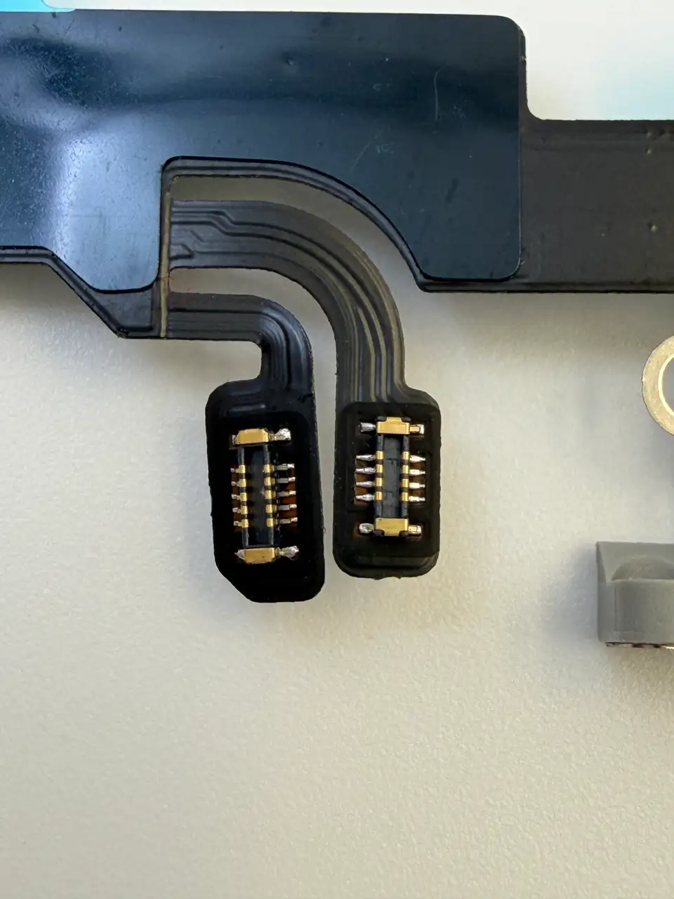 High Quality Compatible iPhone 16 Pro Charging Port Flex Cable photograph 3