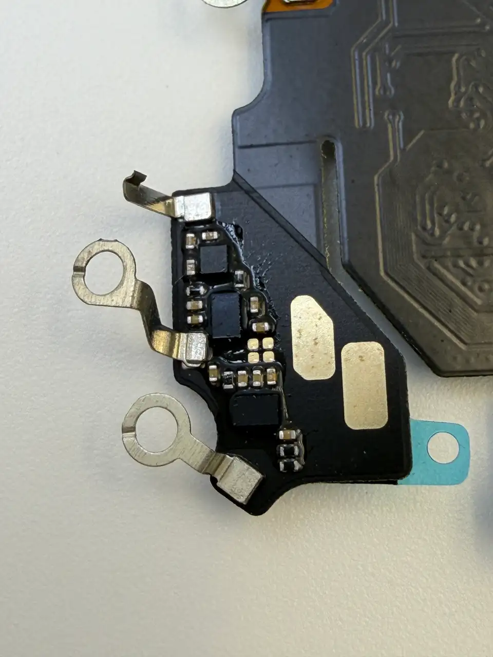 High Quality Compatible iPhone 17 Pro (CN) Charging Port Flex Cable photograph 4
