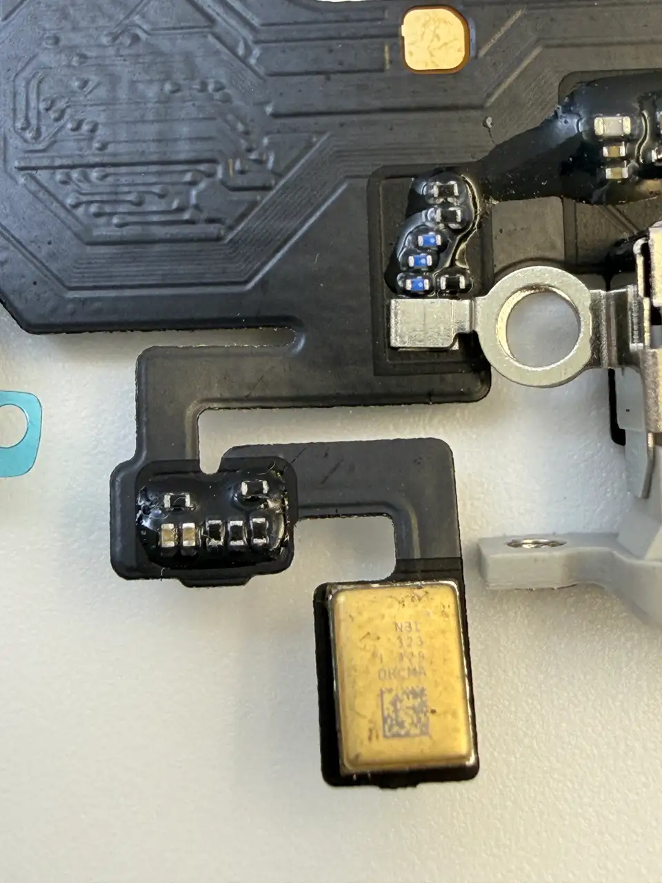 High Quality Compatible iPhone 17 Pro (CN) Charging Port Flex Cable photograph 5