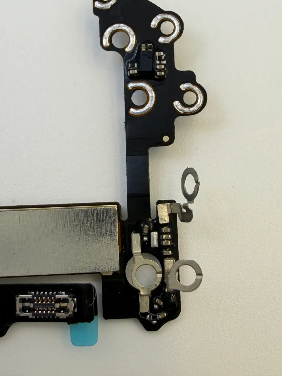 High Quality Compatible iPhone 17 Pro (CN) Charging Port Flex Cable photograph 8