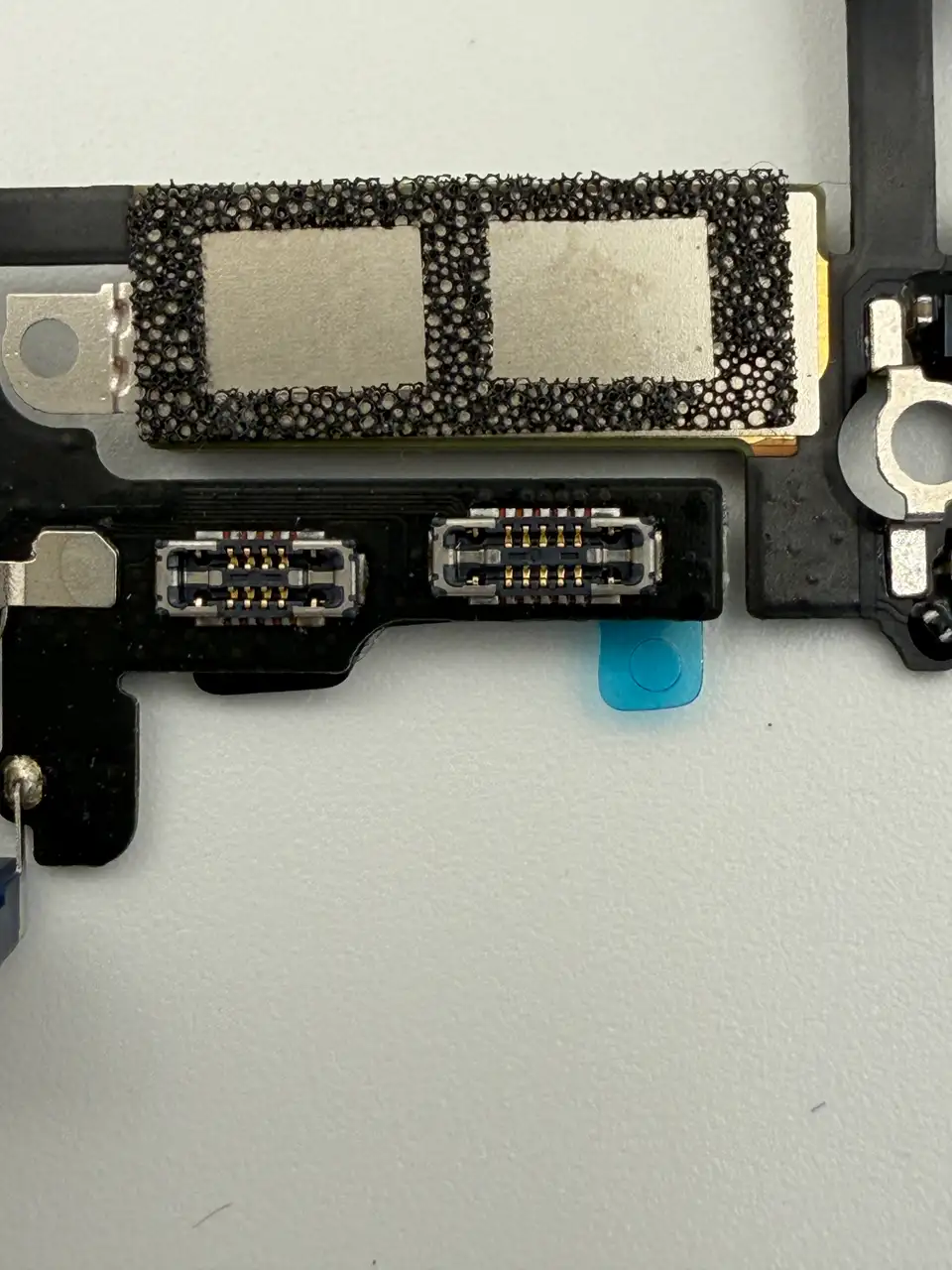 Original Pulled iPhone 17 Pro (CN) Charging Port Flex Cable photograph 6
