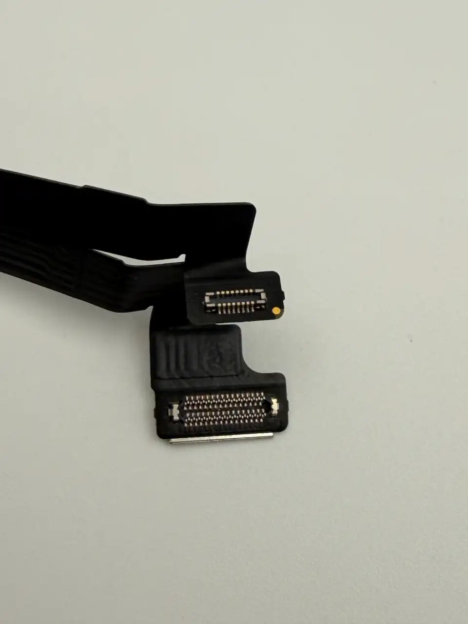 Original Pulled iPhone 17 Pro (CN) Charging Port Flex Cable photograph 8