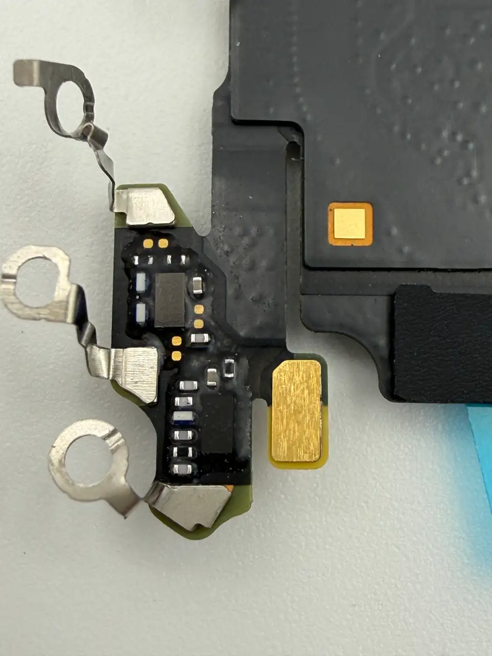Original Pulled iPhone 17 Pro Max (CN) Charging Port Flex Cable photograph 3