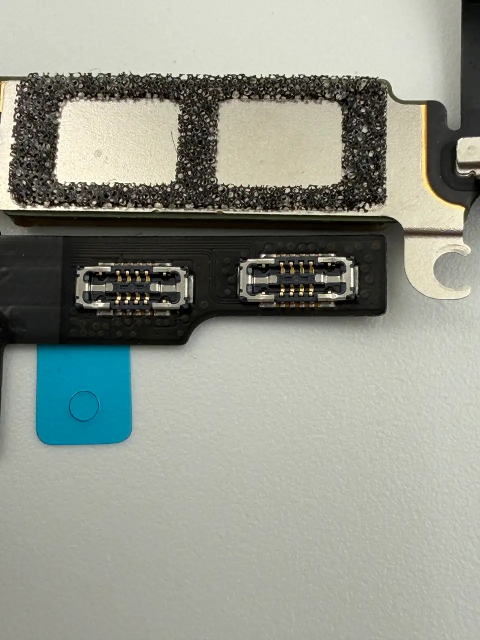 Original Pulled iPhone 17 Pro Max (CN) Charging Port Flex Cable photograph 6