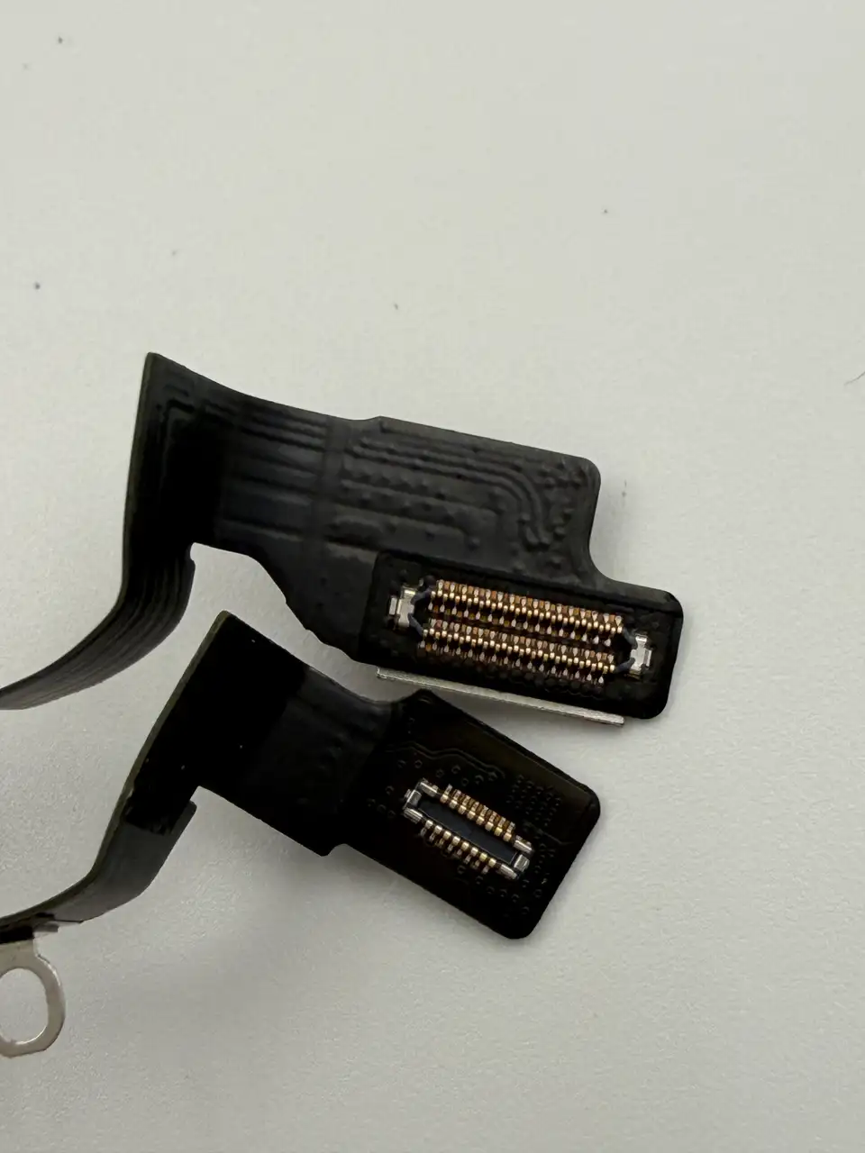 Original Pulled iPhone 17 Pro Max (CN) Charging Port Flex Cable photograph 8