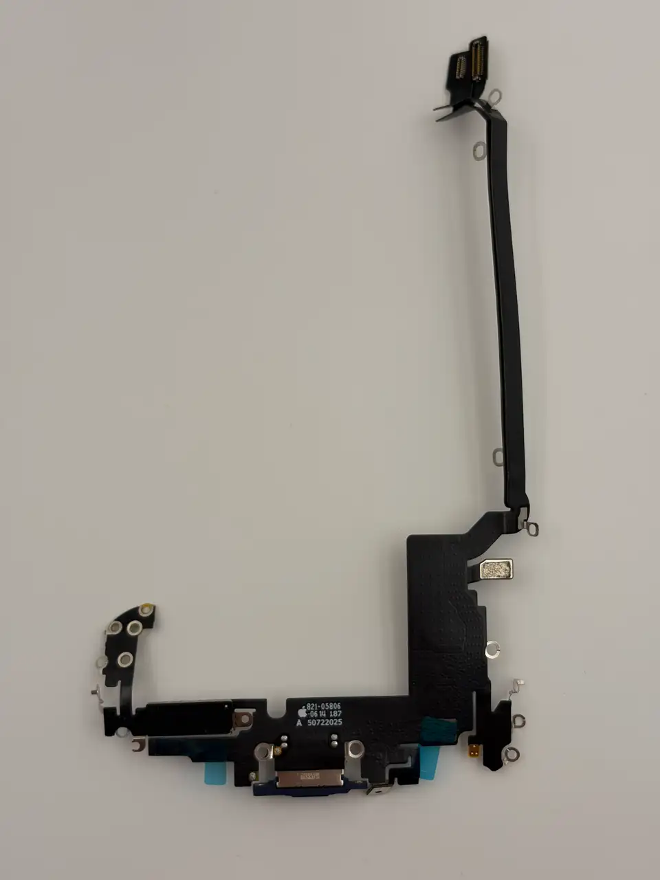 Original Pulled iPhone 17 Pro Max (CN) Charging Port Flex Cable photograph 9