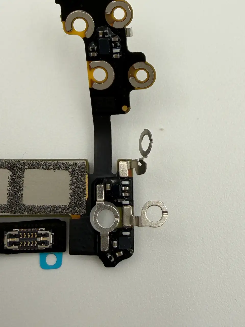 Original Pulled iPhone 17 Pro (US) Charging Port Flex Cable photograph 6